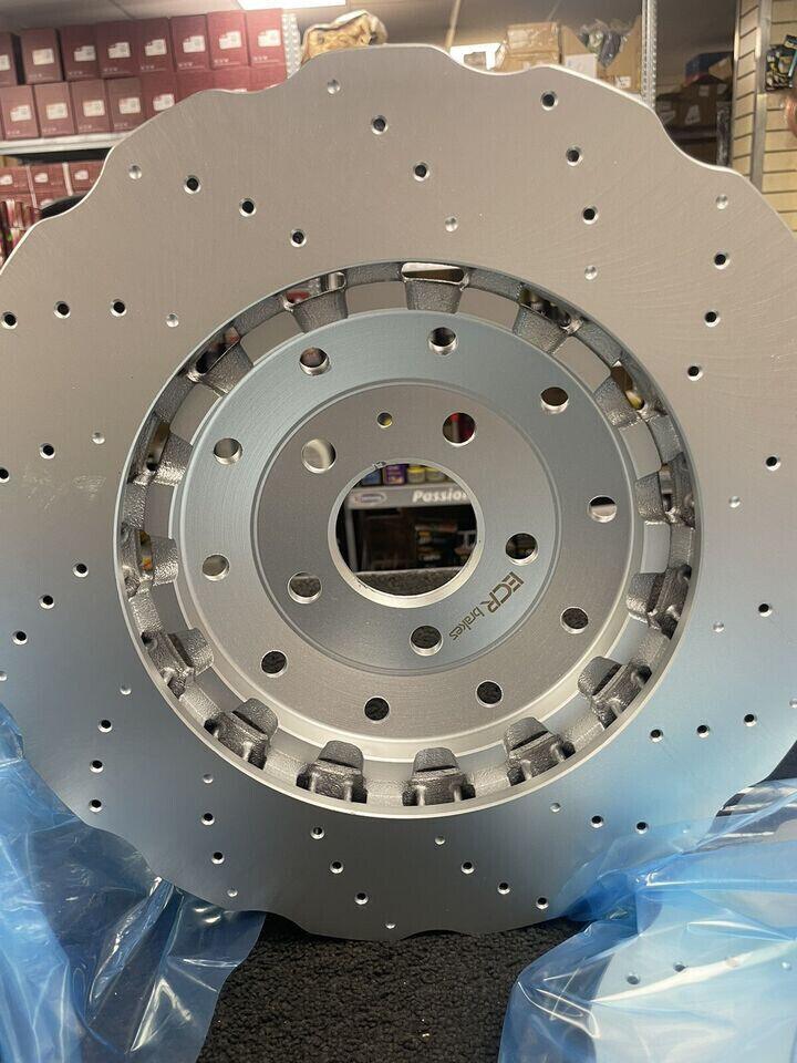 FOR AUDI RS6 RS7 2013-18 FRONT OEM WAVEY DRILLED BRAKE DISC PAIR FRONT BRAKE PAD