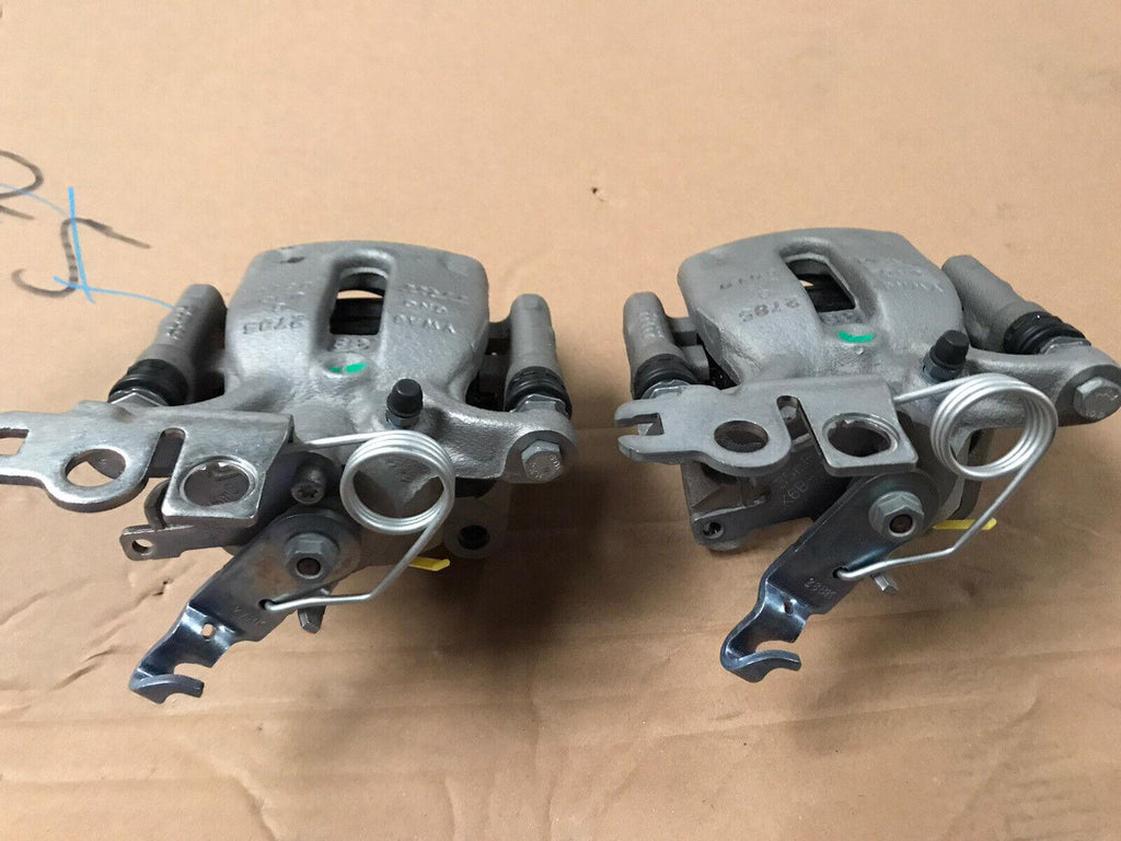VW CADDY MK4  LEFT RIGHT ORIGINAL GENUINE BRAKE CALIPER  PADS COMPLETE