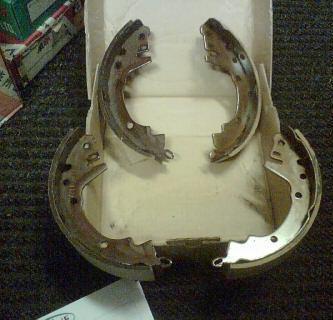 LANDROVER FREELANDER 97> REAR BRAKE SHOES & 2 CYLINDERS