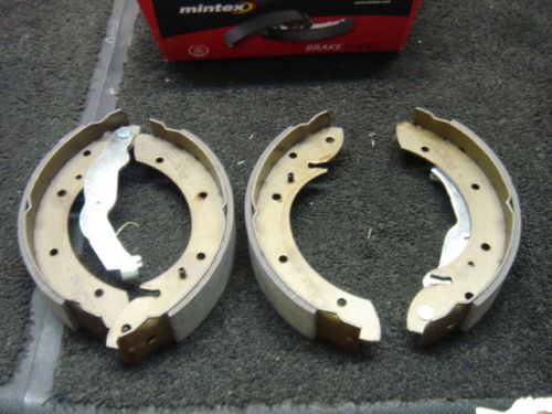 BMW E36 316 318 320 90-99 SET OF REAR BRAKE SHOES 