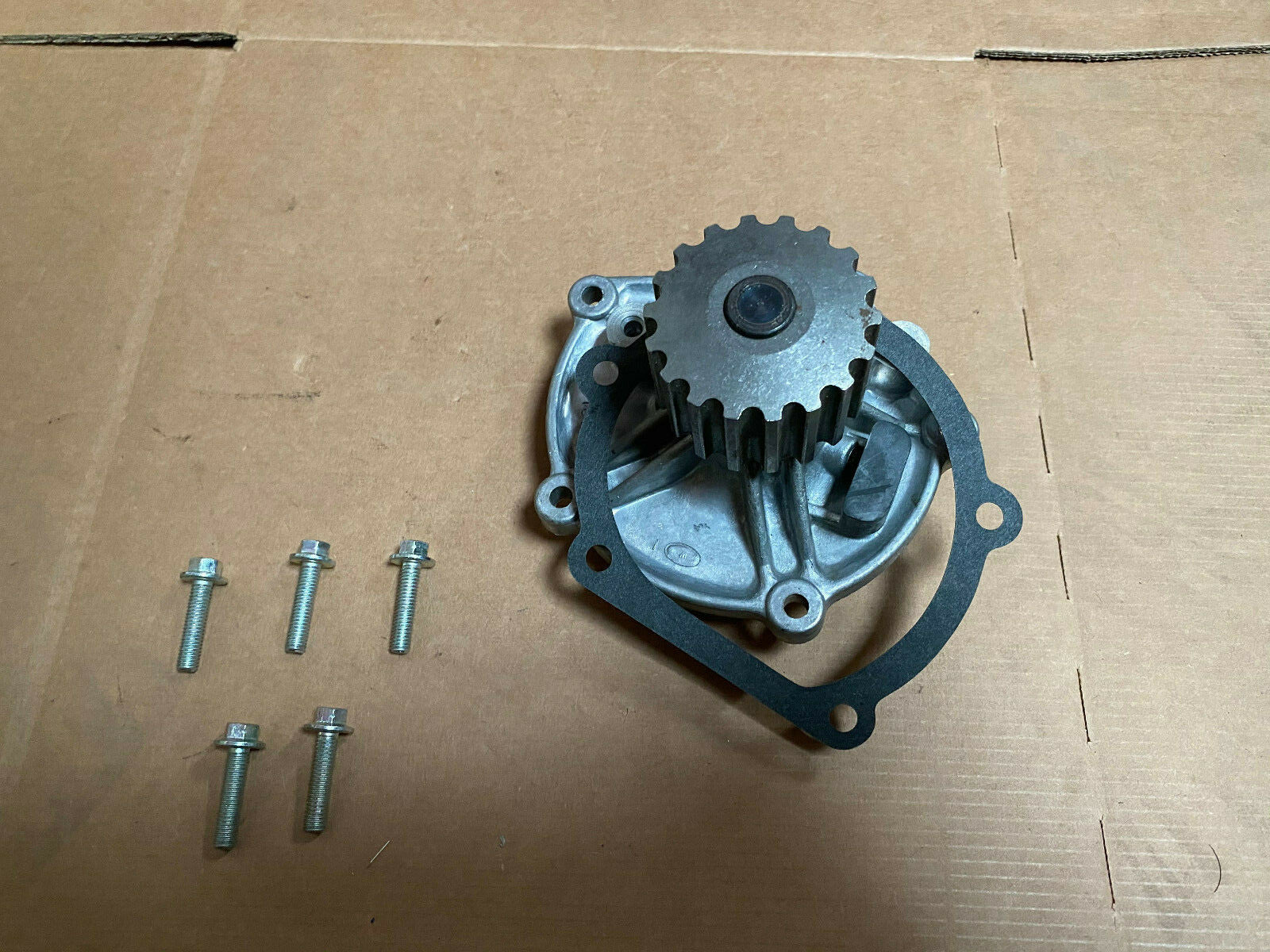 1 X WATER PUMP FOR TOYOTA HI-LUX N80 N90 N100 110 2.5 LANDCRUISER 2.4 1984- J70
