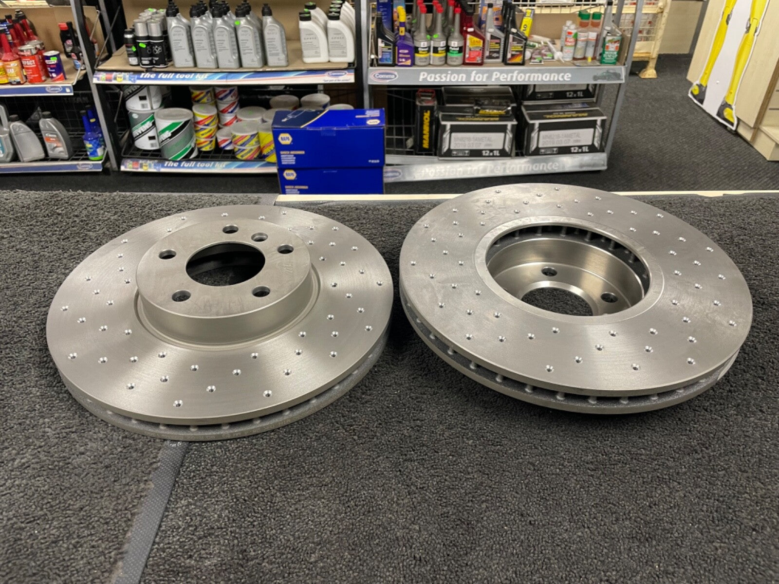 FOR BMW X5 X6 F15 E70 2 NEW FRONT  DRILLED BRAKE DISCS 332MM
