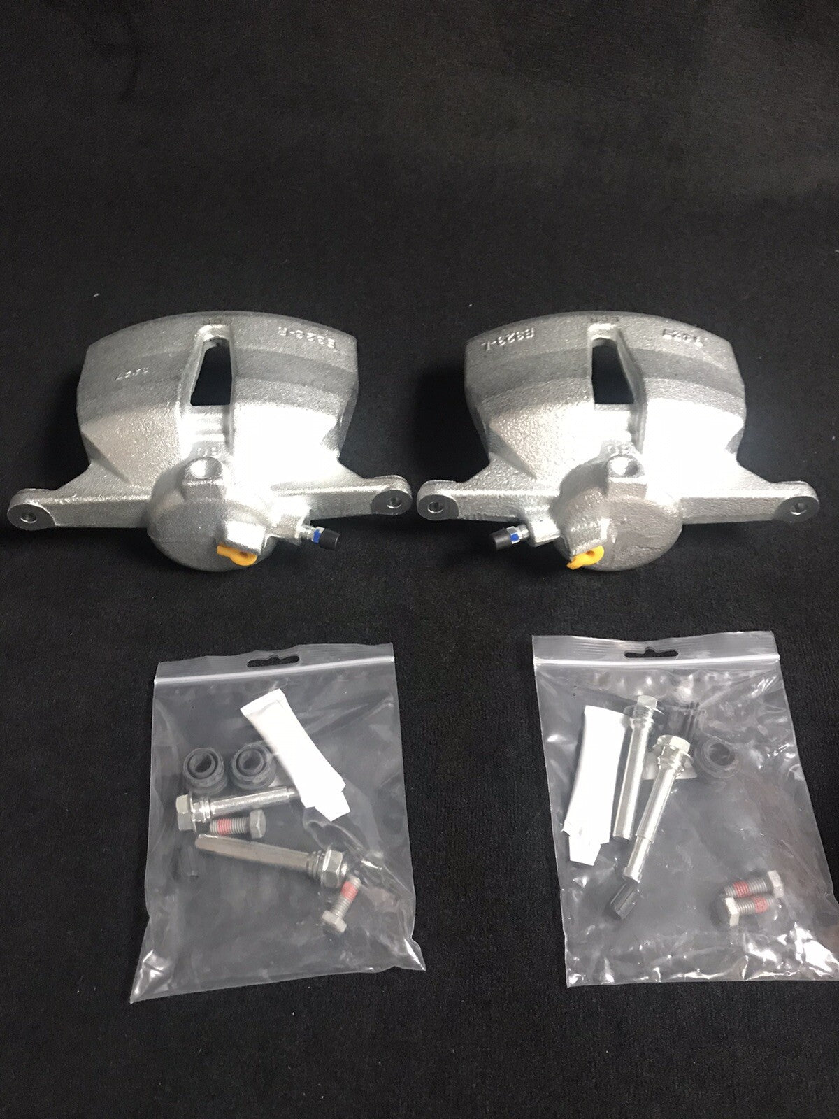 2 FRONT BRAKE CALIPER +SLIDER PIN FOR TIGUAN SUPERB OCTAVIA PASSAT CC 340MM DISC