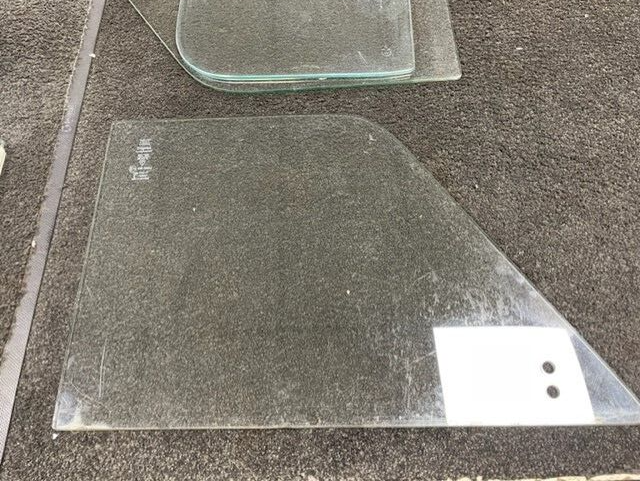 CLASSIC MINI MK1 TRAVELLER  FRONT DOOR GLASS TRIPLE XXX NS LH