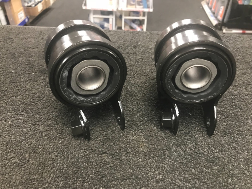 FORD FOCUS MK2 ST2 ST3 ST225 FRONT WISHBONE SUSPENSION ARM REAR MOUNTING BUSHES