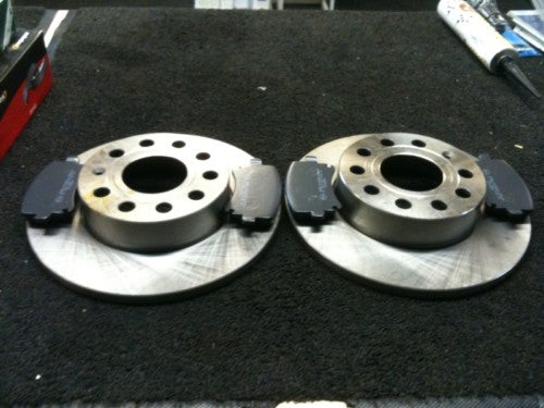 VW TOURAN 1.6 2.0 1.9 TDI FSI REAR BRAKE DISC & PADS