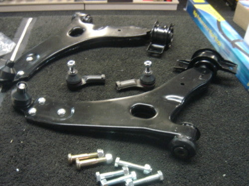FOCUS 98-04 2 LOWER WISHBONE ARMS 2 TRACK ROD ENDS