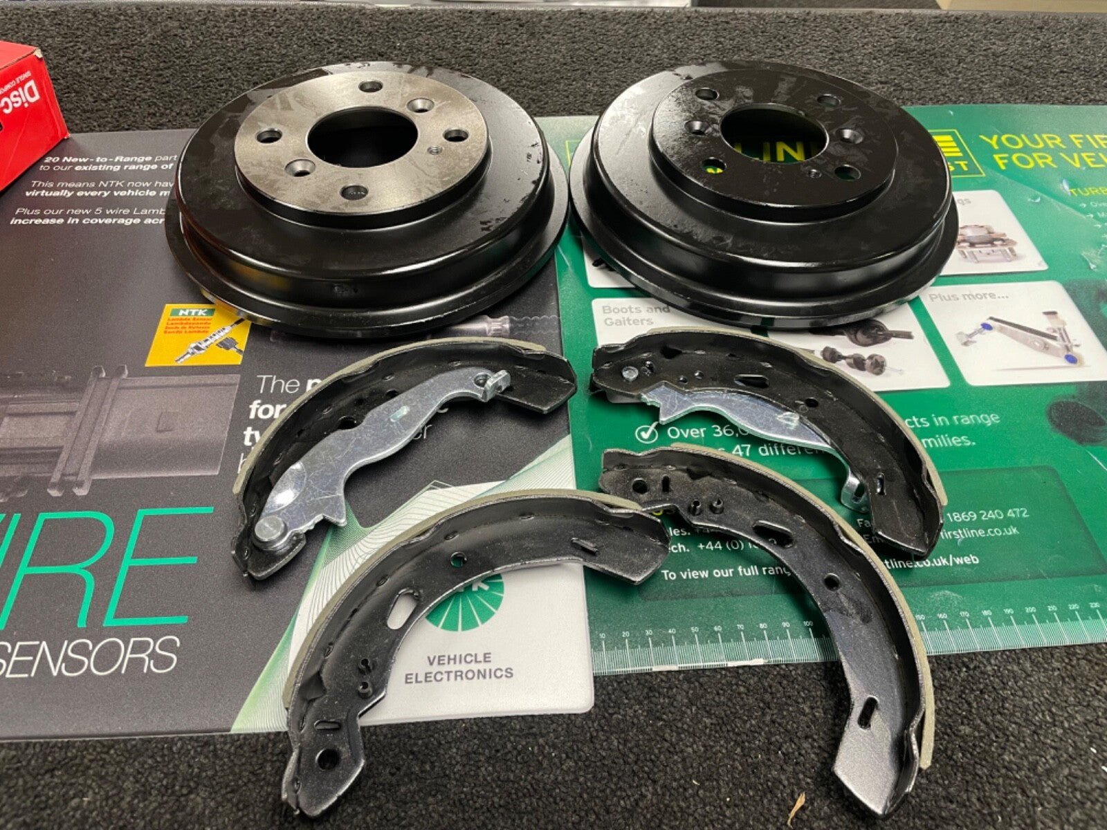FOR FORD FEISTA MK7 REAR BRAKE DRUMS AND BRAKE SHOES