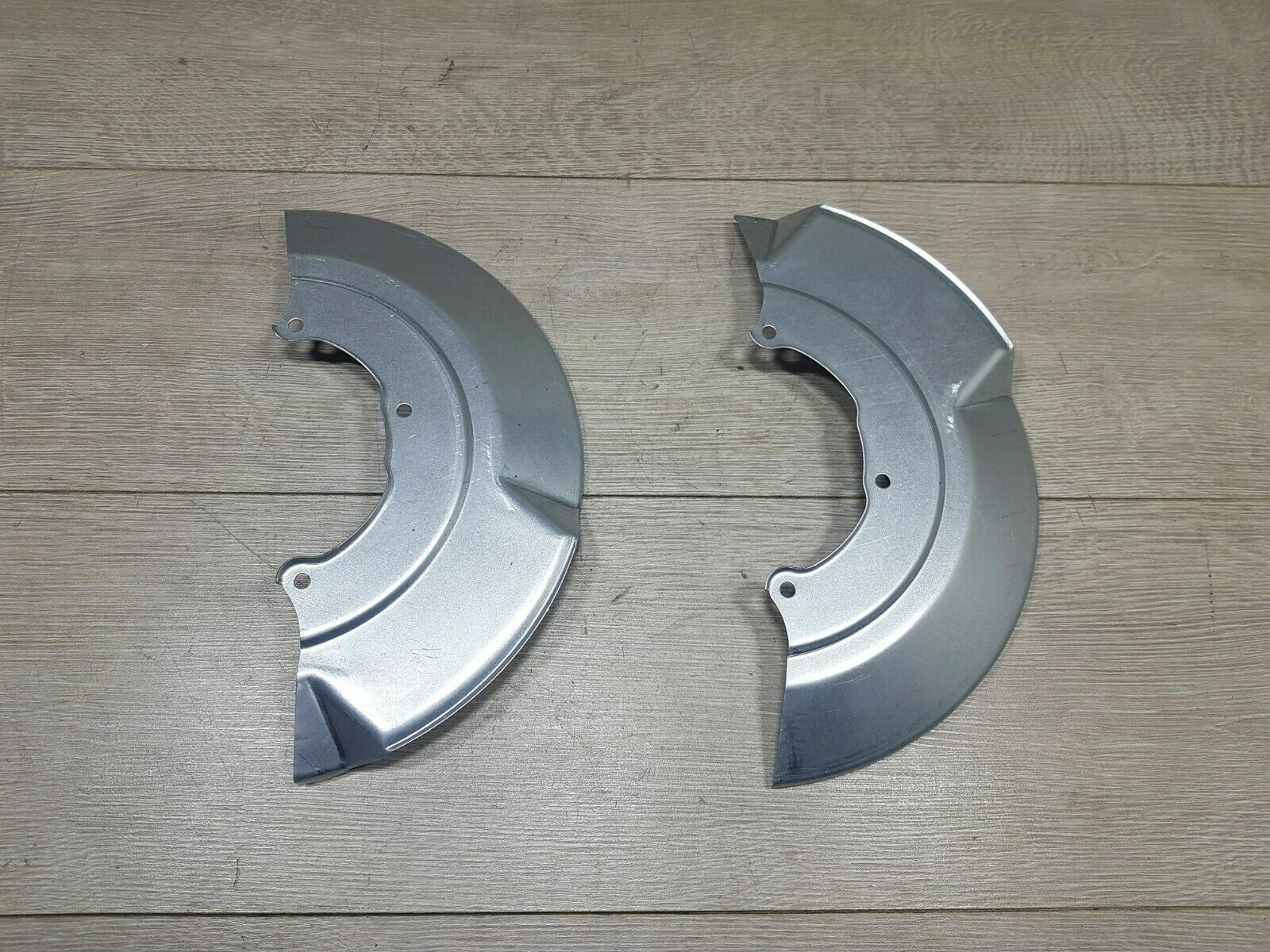 FOR VW TRANSPORTER T4 FRONT BRAKE DISC DUST SHIELDS SPLASH GUARD COVERS