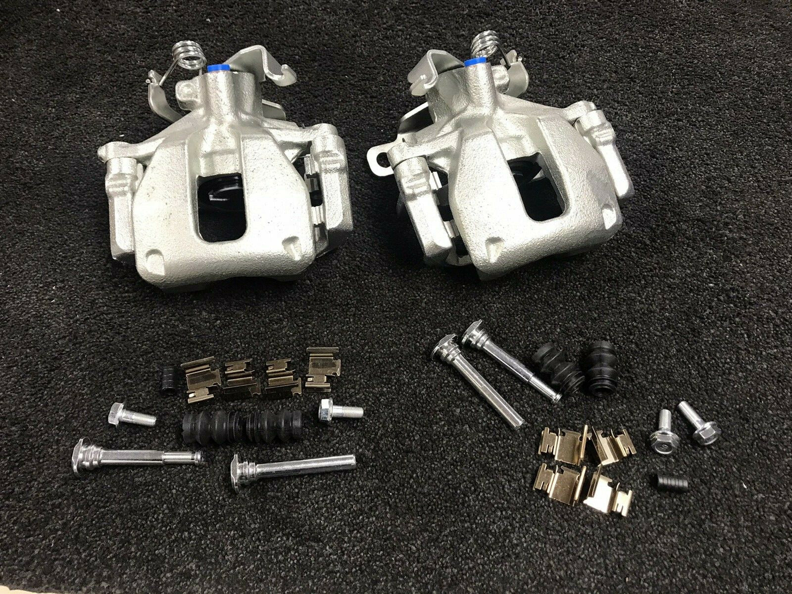 REAR BRAKE CALIPER BRACKETS FITTING KIT FORD TRANSIT MK7 2.2 2.4 TDCi 2006-2013