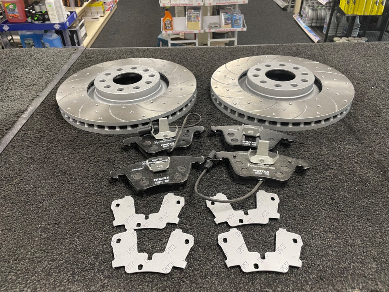 AUDI A6 C5 A4 B5 B7 8E AVANT CONVERTIBLE BRAKE DISC DRILLED GROOVED + PADS 320MM