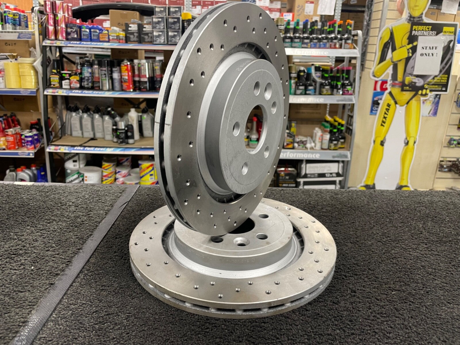VOLVO S60 S80 V70 XC70 T6 D4 D5 REAR CROSS DRILLED REAR BRAKE DISC 302mm VENTED