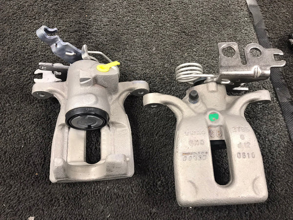 2 GENUINE VW REAR BRAKE CALIPERS FOR CADDY MK3 4 2.0TDI  2015ON CUUD/DFSD CODE