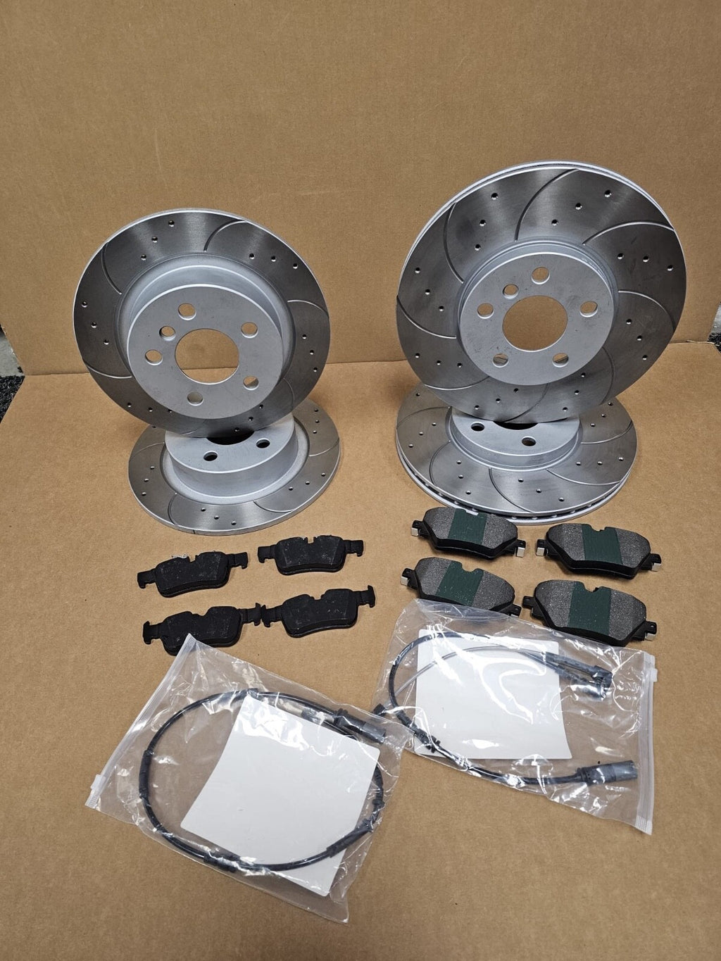 FOR BMW 218D 218I F46 F44  FRONT REAR BRAKE DISCS DRILLED GROOVED BRAKE PADS