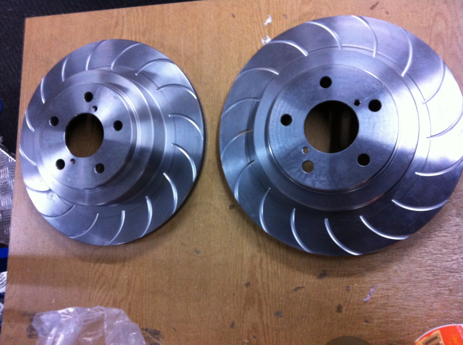 FOR SUBARU IMPREZA WRX 00-03 REAR GROOVED BRAKE DISCS VENTED 290MM X 170MM