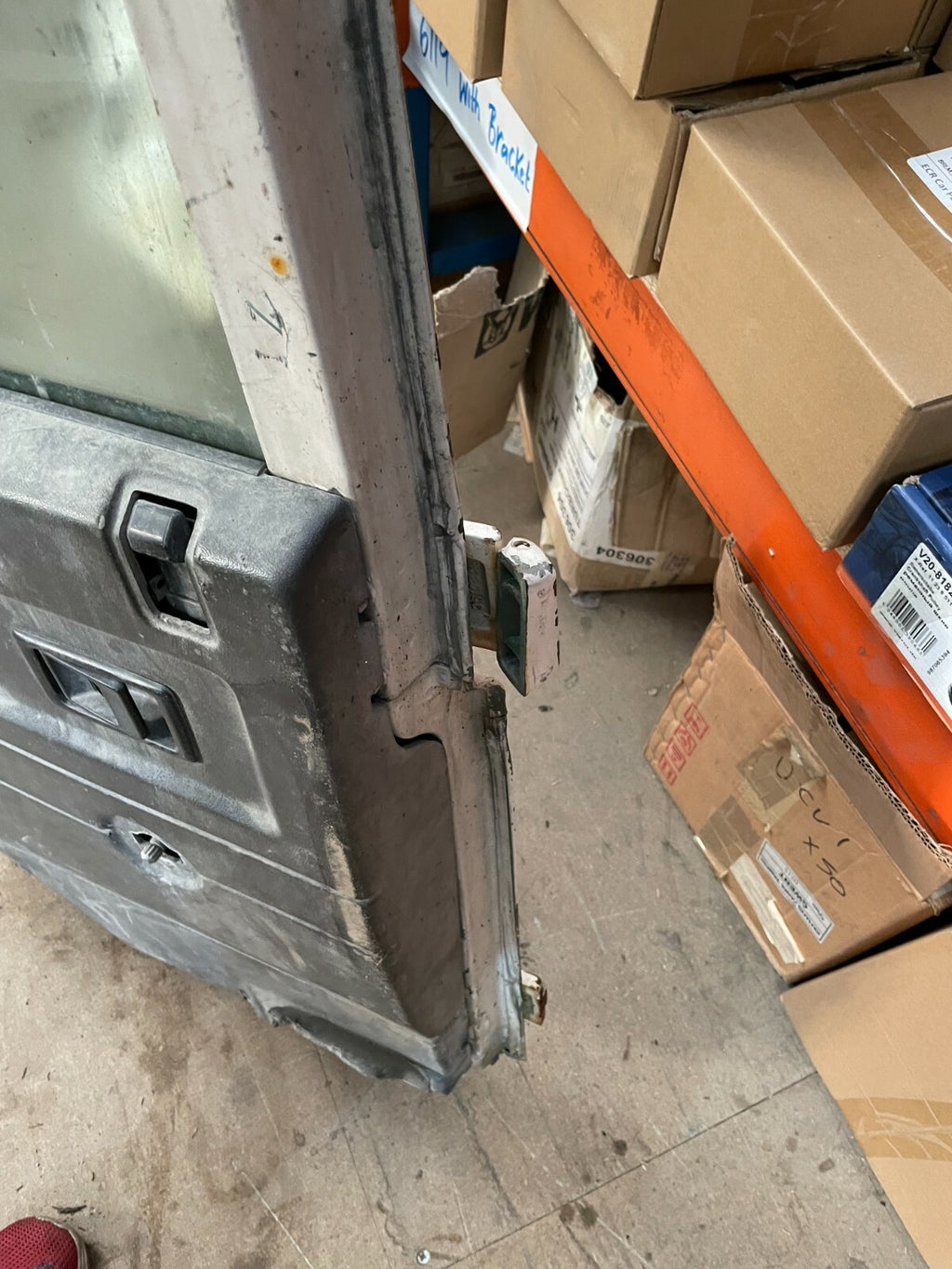 LANDROVER DEFENDER 110 TDi PASSENGER SIDE SECOND ROW DOOR COMPLETE NO ROT