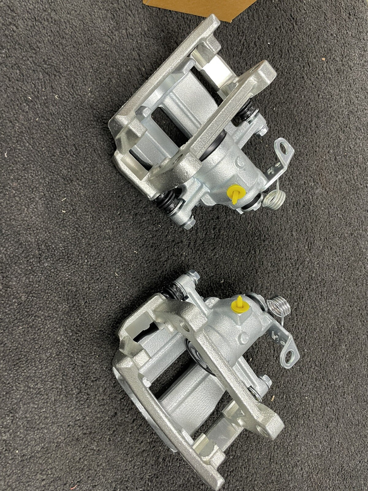 VW TRANSPORTER T5 T6 2 REAR BRAKE CALIPER COMPLETE BRACKET CARRIERS PIN