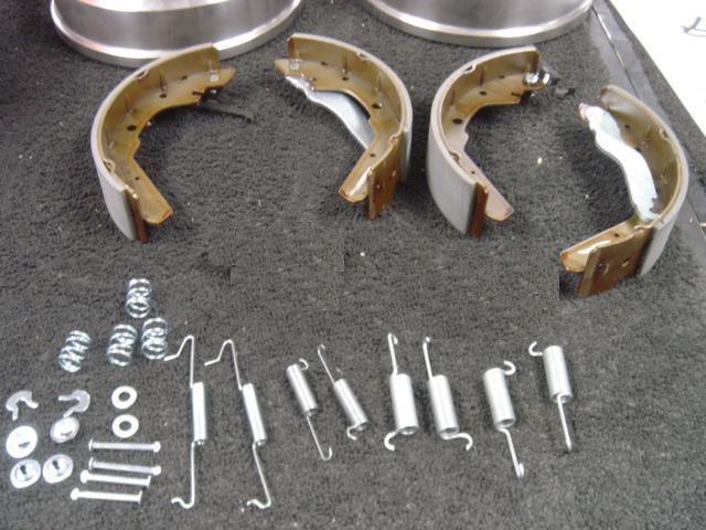 REAR BRAKE SHOES BRAKE SHOE FITTING KIT  VW CAMPER TRANSPORTER T3 T25 1979-1992