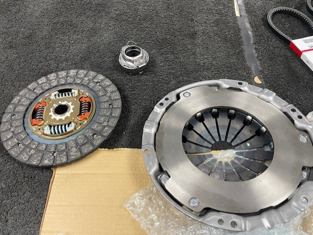 GENUINE AISIN CLUTCH KIT FOR TOYOTA  DYNA HIACE HILUX KDN145 2.5D 236MM