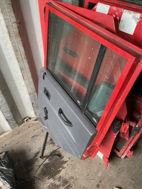 SECOND ROW DOOR OS RH DRIVER SIDE  DOOR LAND ROVER DEFENDER 110 TDI TD5 RED
