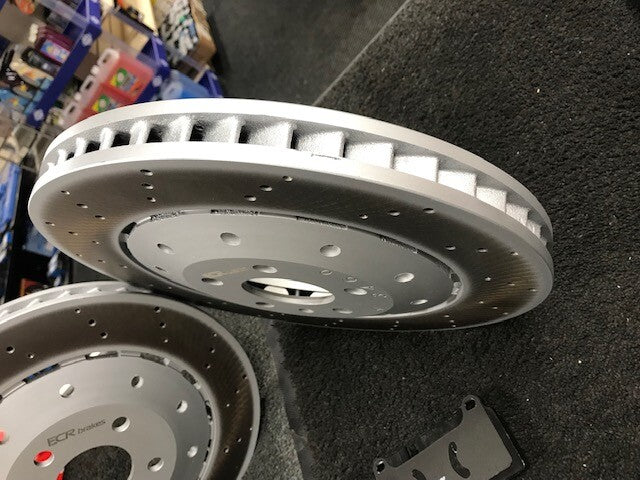 FOR AUDI R8 CROSS DRILLED 2 PIECE BRAKE DISC APEC BRAKE PAD FRONT REAR 365/356mm