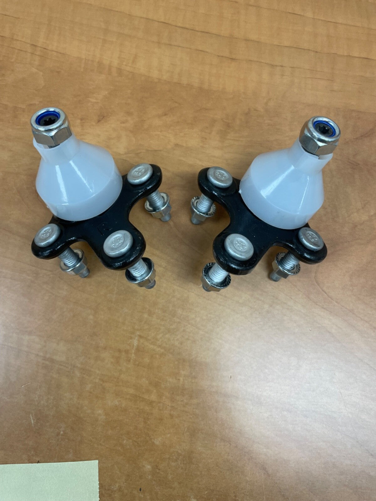 FOR VW GOLF PASSAT SKODA AUDI FRONT LEFT AND RIGHT WISHBONE ARM BALL JOINT PAIR