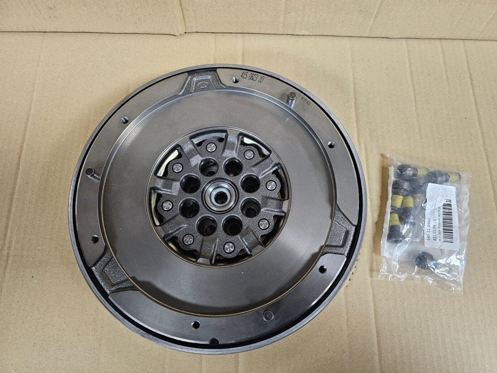 DUAL MASS FLYWHEEL BMW F21 F20 F30 F32 F31 F23 F22 F36 1 2 3 4 SER 21208605488