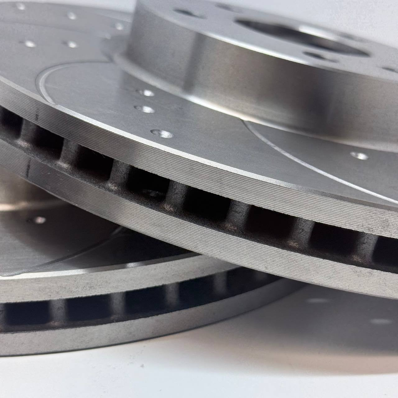 FOR FORD MONDEO VIGNALE TDCI (MK5 (CD391)) FRONT DRILLED GROOVED DISC BREMBO PAD