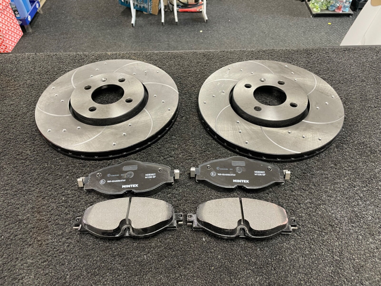 FOR VOLKSWAGEN UP 1.0 GTI FRONT PERFORMANCE DRILLED GROOVED BRAKE DISCS & PADS