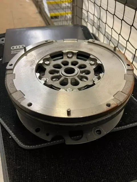 AUDI A4 B8 ALLROAD A5 A6 Q5 2.0TDi LUK DUAL MASS FLYWHEEL NEW
