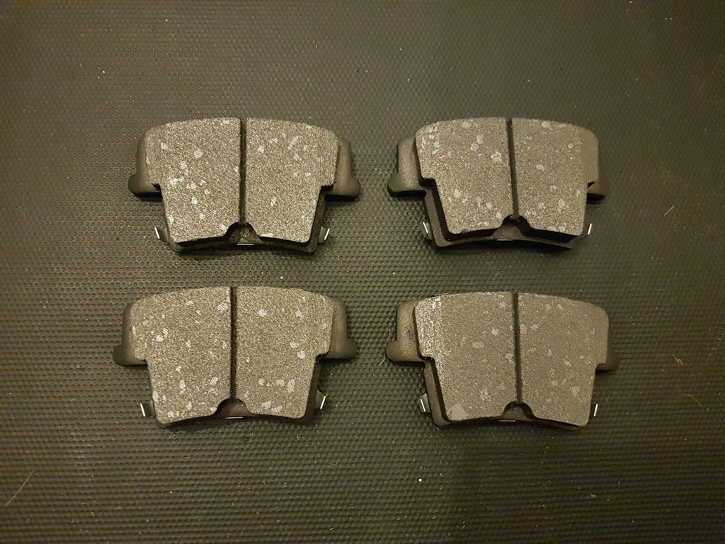FOR CHRYSLER 300C 3.0 CRD 3.6 5.7 AWD OE QUALITY BRAND NEW REAR BRAKE PADS