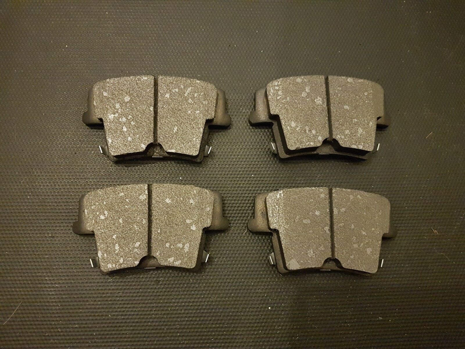 FOR CHRYSLER 300C 3.0 CRD 3.6 5.7 AWD OE QUALITY BRAND NEW REAR BRAKE PADS