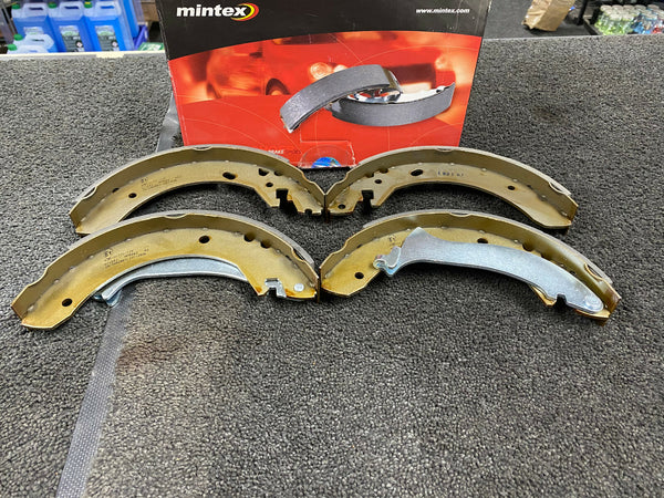 FOR LANDROVER FREELANDER 1.8 2.0 2.0 TD4 MK1 2.5 REAR BRAKE SHOE SET 