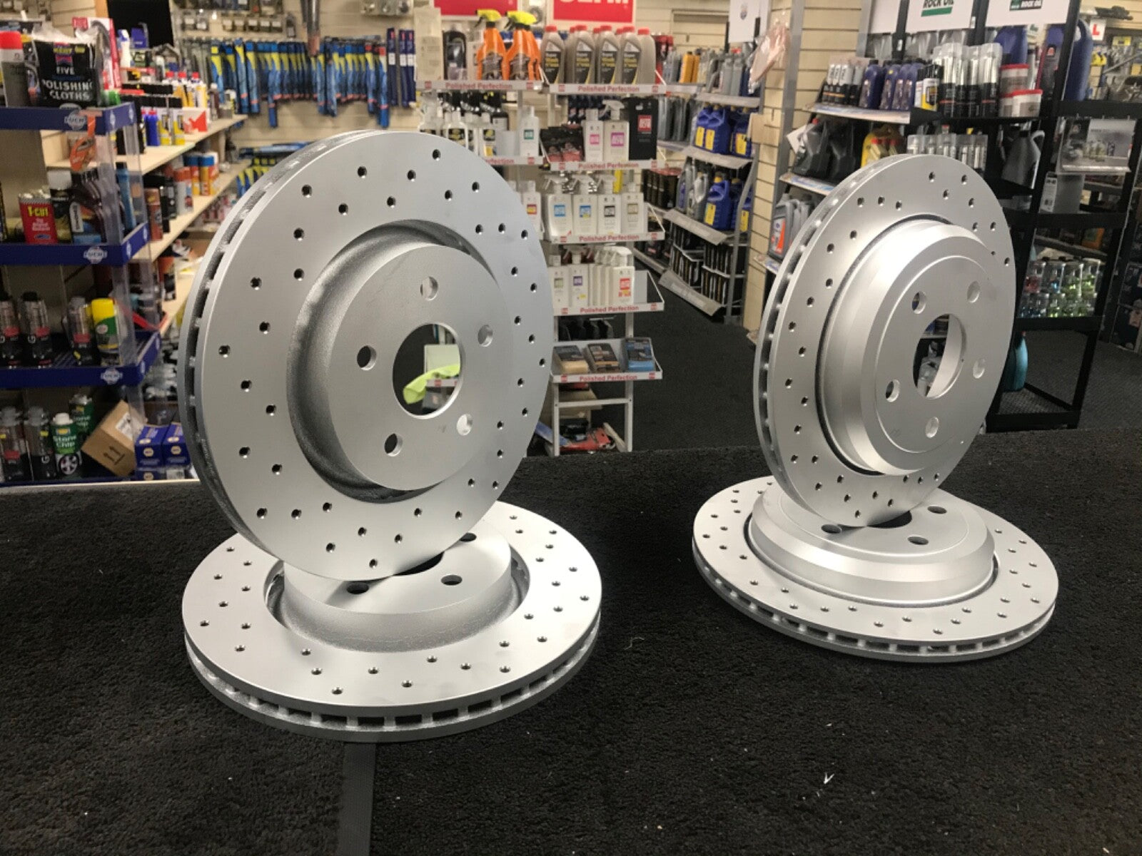 FOR GRAND CHEROKEE 3.0 CRD FRONT DRILLED BRAKE DISCS+PADS FRONT REAR 350mm+330mM