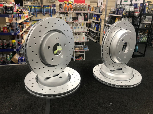 FOR GRAND CHEROKEE 3.0 CRD FRONT DRILLED BRAKE DISCS+PADS FRONT REAR 350mm+330mM