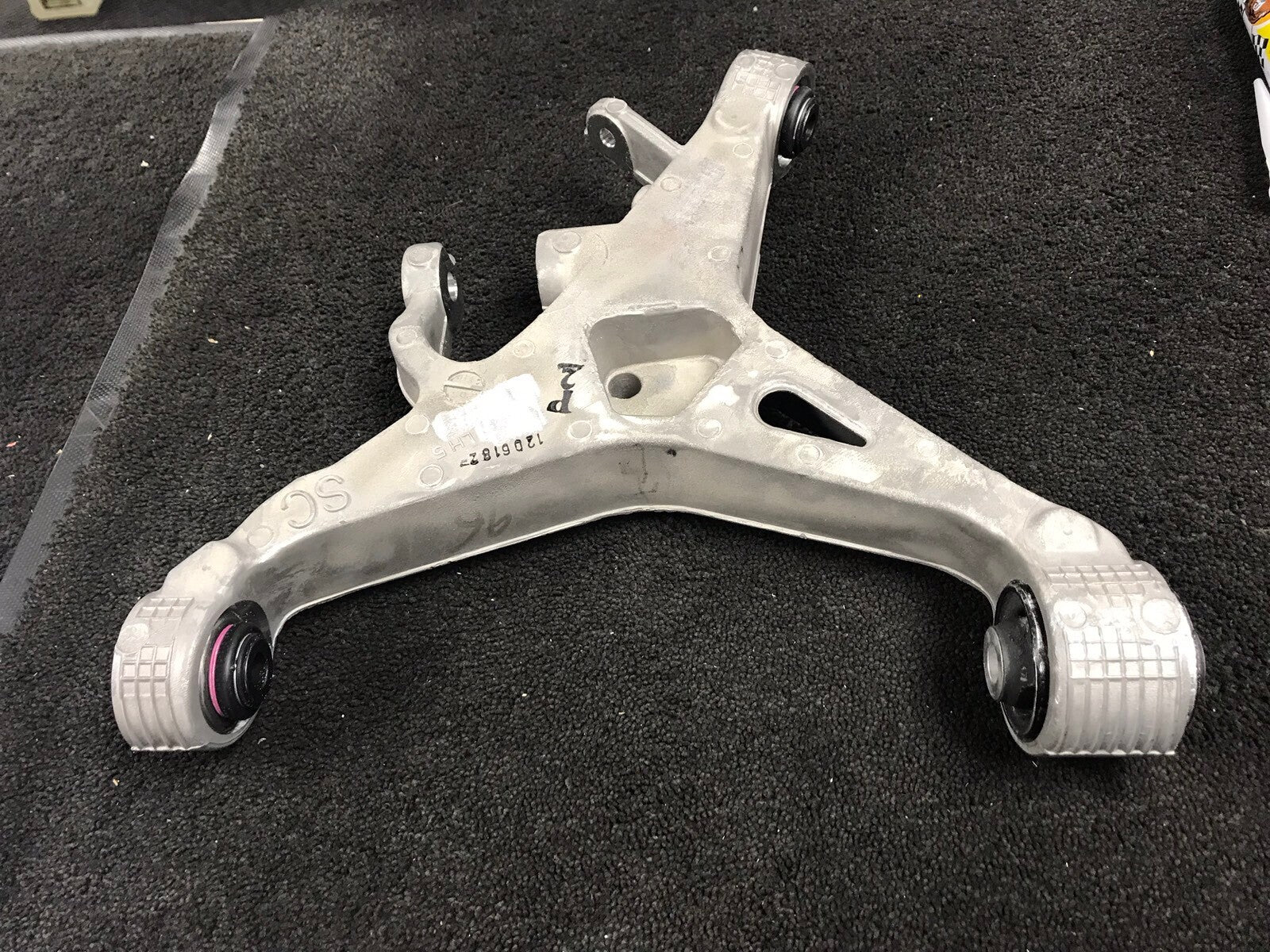 FOR JAGUAR XJ6 XJ8 X350 LOWER REAR WISHBONE ARM WITH BUSHES GENUINE C2C39586 LH