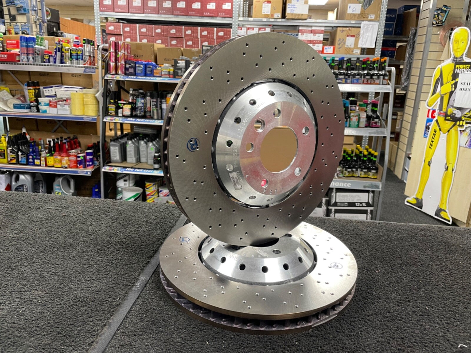 BRAKE DISCS CROSS DRILLED BRAKE PADS FRONT REAR FOR Cayenne V6 GTS 92A