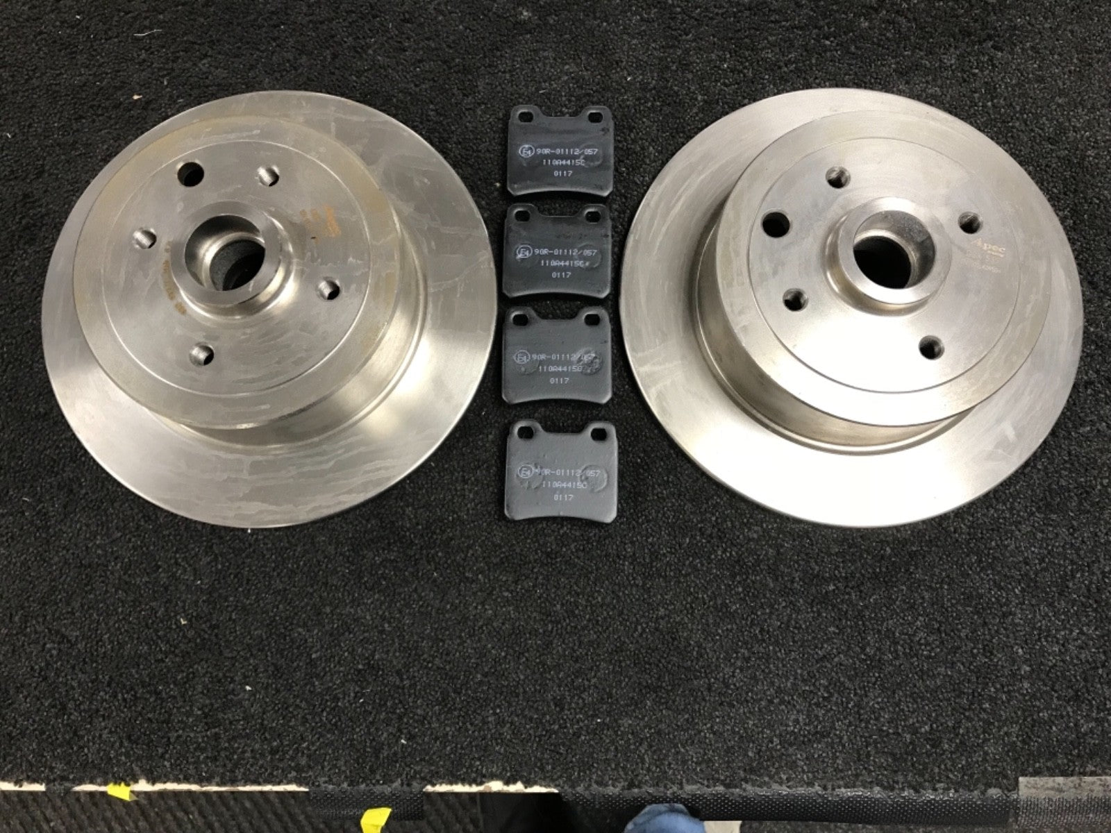 VAUXHALL CAVALIER MK3 SRI REAR BRAKE DISCS REAR BRAKE PADS 4 STUD