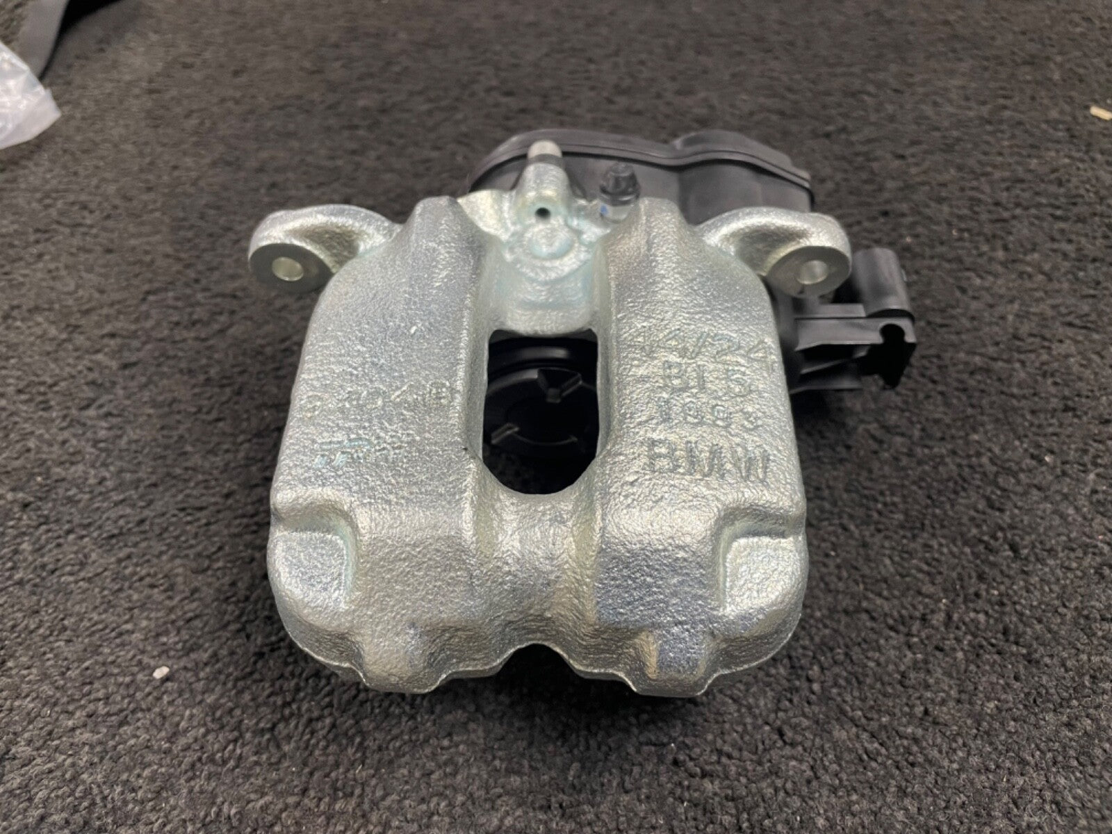 GENUINE OS RH ELECTRIC REAR BRAKE CALIPER BMW 535D 550 F10 F11 6SER F12 F13 F06