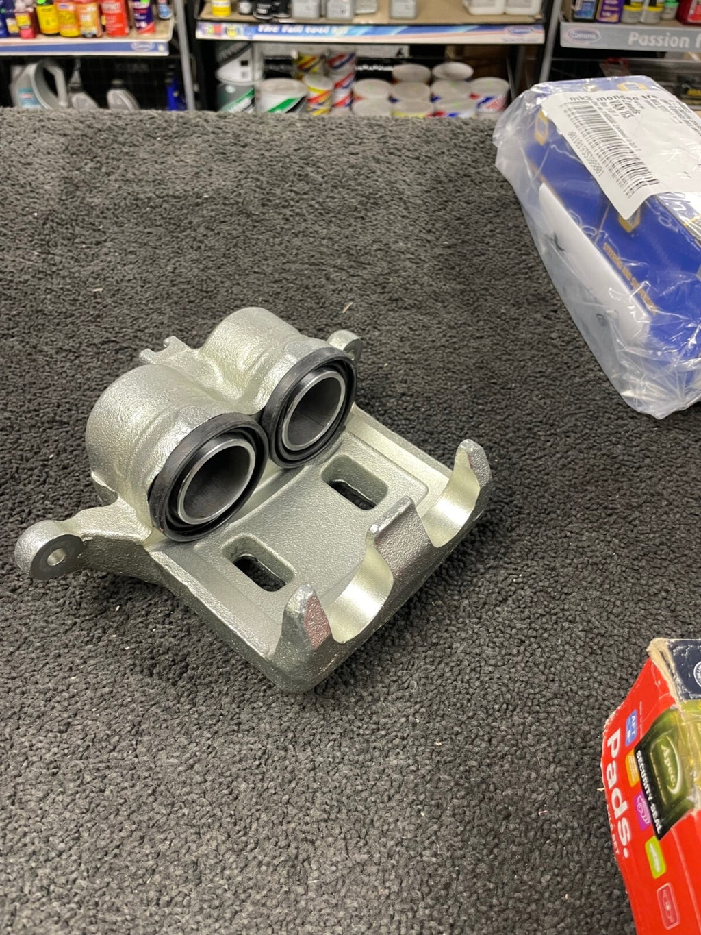 LH NS FRONT BRAKE CALIPER FOR NISSAN NAVARA D40 DCi PATHFINDER R51  17" 320 DISC