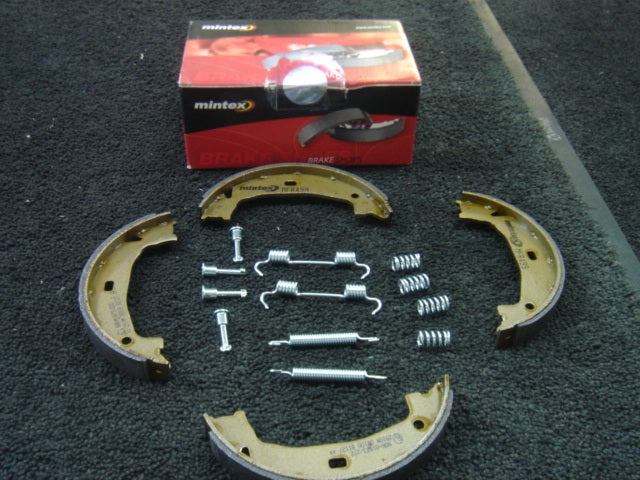 FORBMW 320D 316 318 320 323 328 325 REAR HANDBRAKE PARKING SHOES BRAKEFITTINGKIT