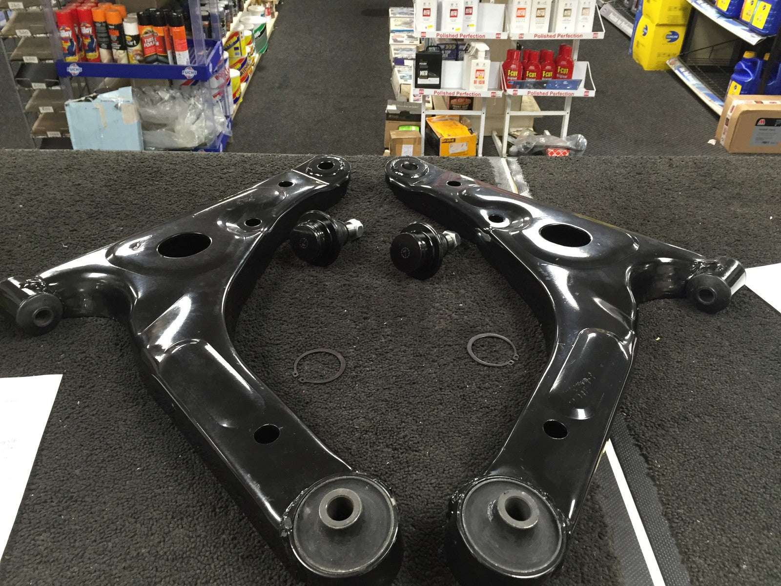 FORD TRANSIT CONNECTBOTH SIDE  LOWER WISHBONE ARM 2 LOWER BALL JOINT 