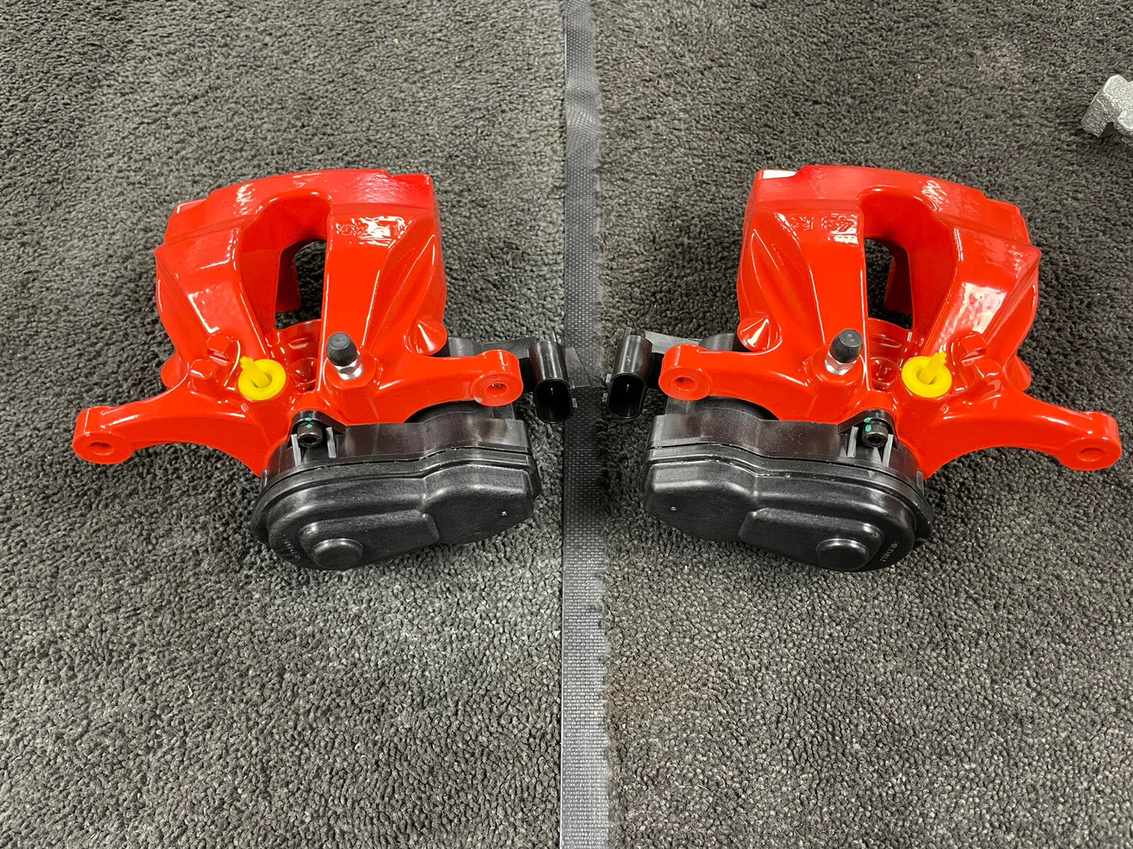 REAR ELECTRIC BRAKE CALIPER BRAKE PADS RANGE ROVER L405 SPORT 2013-ON RED