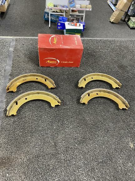 VOLVO V70 2.3 R (1996-2000) APEC REAR BRAKE SHOES SET OF 4