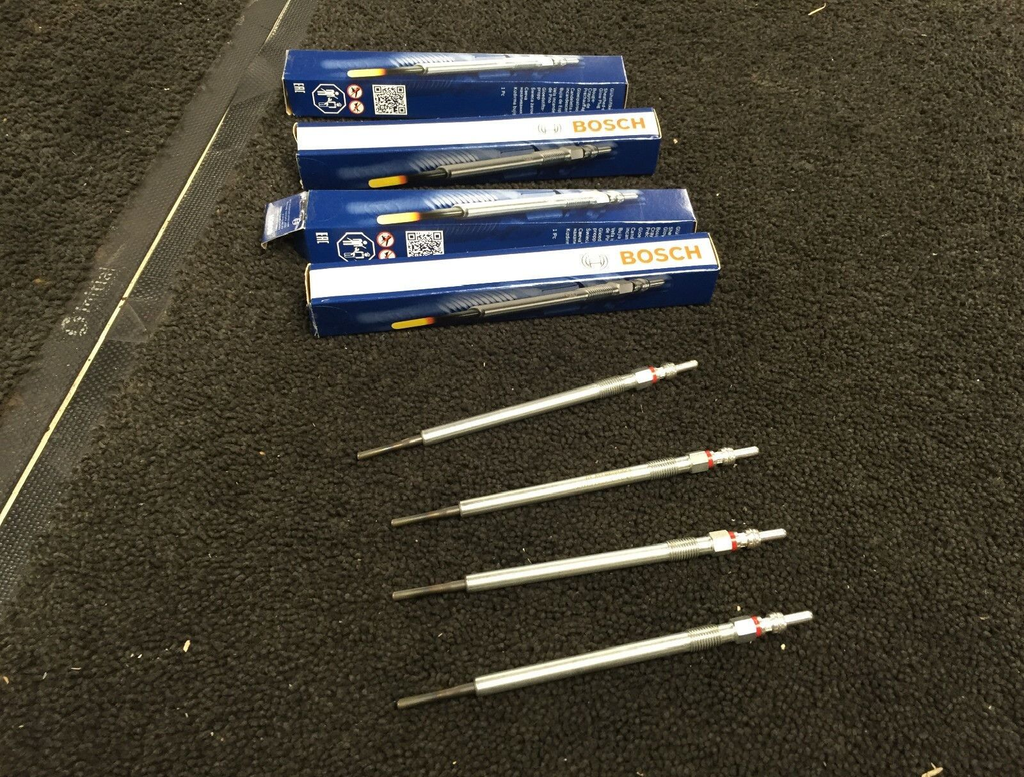 AUDI A3 8P A4 A6 B7 C6  2.0TDi BKD AZV BNA BLB DIESEL HEATER GLOW PLUGS BOSCH