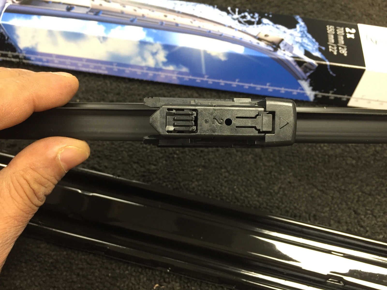 FRONT WIPER BLADES FOR CITROEN C5 VAUXHALL ZAFIRA 2005 ON FLAT BEAM BLADE BOSCH