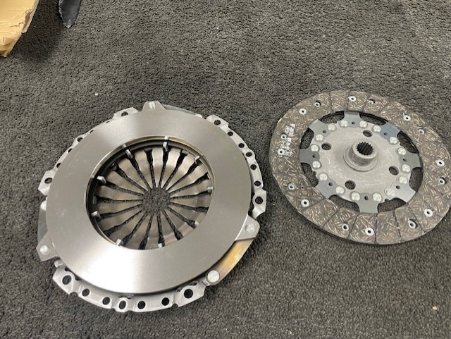 SEMI AUTOMATIC BERLINGO C3 C4 GRAND PICASSO 1.6D 3008 5008 CLUTCH KIT 2PCE