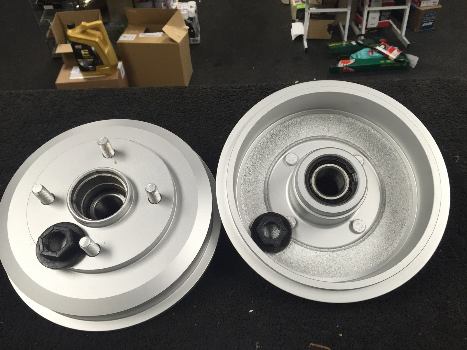 FORD FOCUS MK1 1998-2004 2 REAR BRAKE DRUM ZINC COATED WHEEL BEARING FITTED