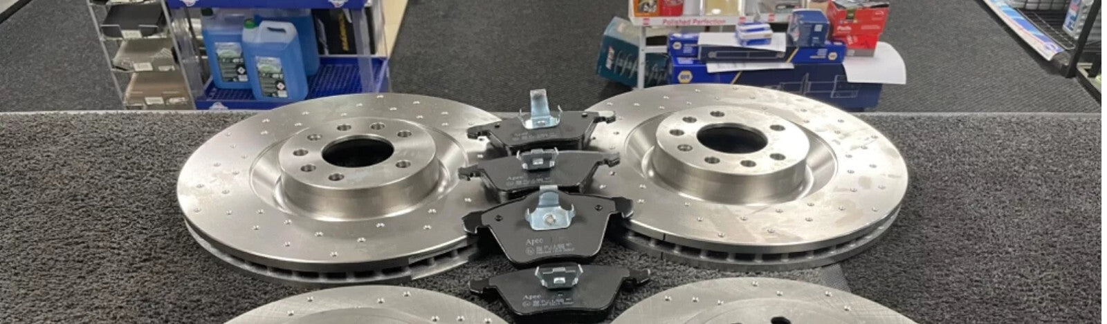 FOR VAUXHALL VECTRA C VXR FRONT DRILLED BRAKE DISCS PADS