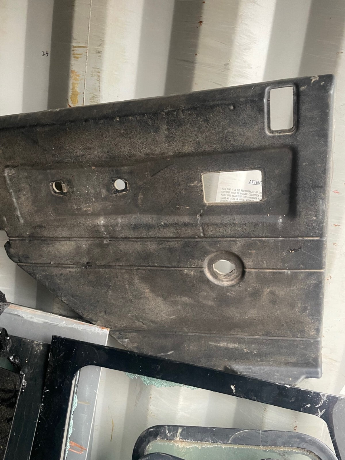 LAND ROVER DEFENDER 110 130 SECOND ROW BLACK DOOR CARD  NS LH